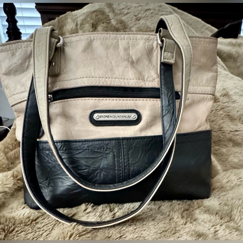 Stone Mountain Accessories Beige and Black Two-Tone Tote Bag